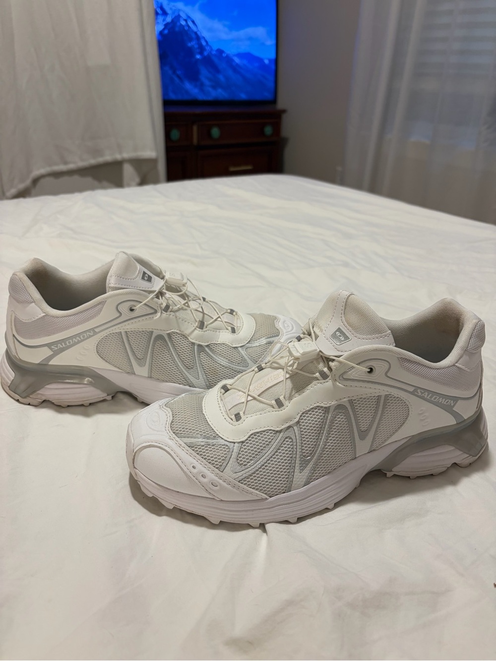 Salomon Women's White and Light Gray Athletic Sneakers